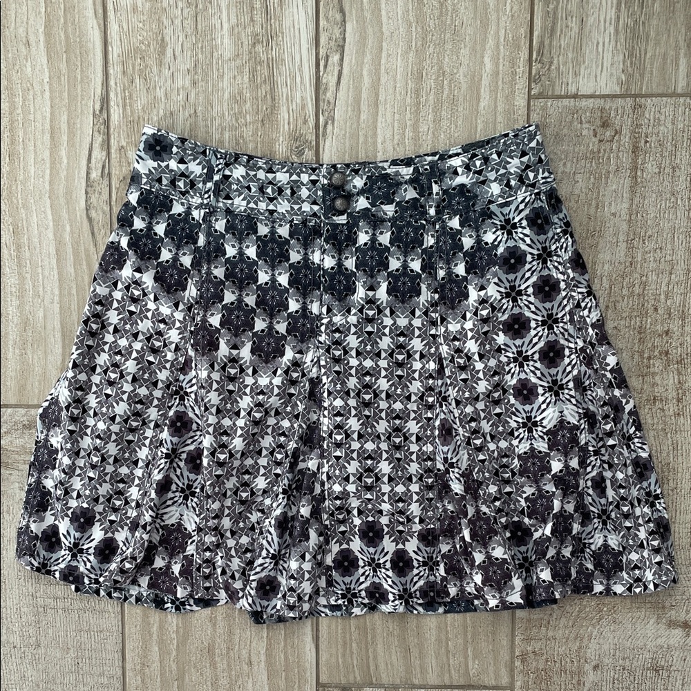 Athleta black/gray/white patterned Whatever skort, size 6 Petite, EUC